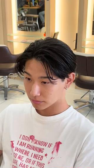 【ナチュルセンターパート】
保存してカウンセリングにお使いください!
ナチュラルな毛流れが女子ウケ抜群です!!
夏はセンターパートスタイルが大人気です!!