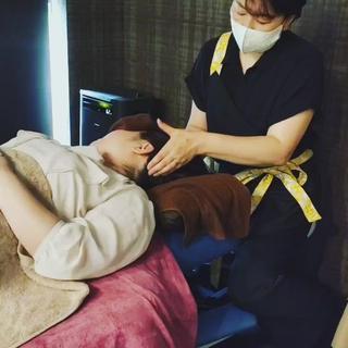 頭蓋骨をゆるめ、頭を柔らかくし呼吸を楽にしていきます。