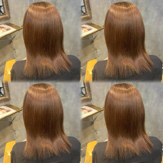 ミディアム カラー 小泉 志歩のヘアスタイル