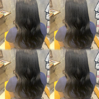 ロング カラー 小泉 志歩のヘアスタイル