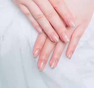 ネイル pink ladyサロン所属・べ にのネイルデザイン