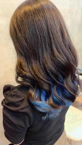 毛先2回ブリーチ履歴
根本​〜​毛先ブリーチ
アクアブルー 