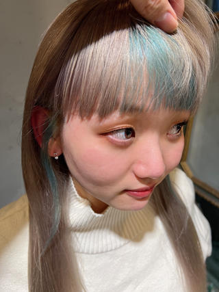 なるべく傷ませない施術と薬剤選定、丁寧な施術心がけています
ハイトーンじゃない赤みを飛ばしたナチュラルな透明感カラーも得意ですのでぜひお任せください。