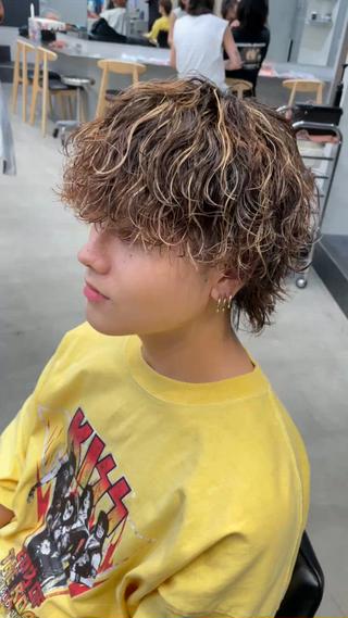 
カラーは、【 あなたのなりたい色⠀】を丁寧なカウンセリングから一緒に造り上げます！
また、自宅でのヘアケアなどもしっかりと説明させて頂きお家でも綺麗な髪、髪色を続けれるようにします！

楽しい雰囲気でお客様一人一人に合わせたスタイルからファッションまで何でもお任せ下さい


レディース、メンズ両方募集してます！

インスタにもリール動画載せてるので是非見て下さい！
︎yuto_naffy 