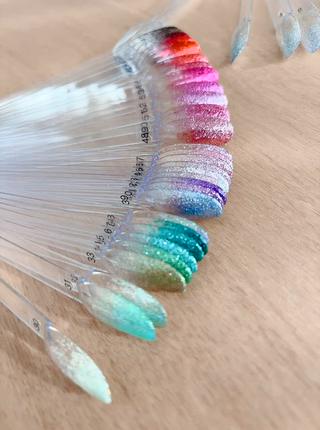 ラメグラデーションのサンプルです
ラメ豊富に揃えております
#ラメグラデーション
#ラメグラ
#つくば市ネイルサロン
#みどりの 