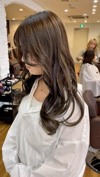 ロング カラー 久我 彩音のヘアスタイル