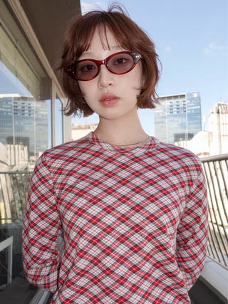 大人気のレイヤーボブスタイルです★彡
切りっぱなしだと似合わない、重たくなる方も顔まわりの表面に少しレイヤーを入れるだけで雰囲気のある可愛いボブに!
ワンカールでも可愛い、外はねでアレンジしても可愛いスタイルです!挑戦するならお任せください^_^
#レイヤーボブ#ボブレイヤー#切りっぱなし#外はねボブ#顔まわりカット#ナチュラルブラウン#ブラウンカラー#暗めカラー#渋谷ボブ#渋谷レイヤーボブ