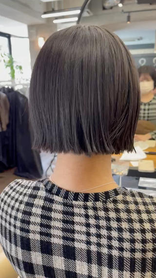成人式バッサリ任せて頂きました!
乾かすだけでまとまるボブ、ストレートアイロンで少し外に巻けばお洒落な雰囲気に!
ここ最近に大人気のぱつっとボブ
イメージチェンジしたい、お洒落になりたい、可愛くなりたい、
あなたのなりたいを叶えます!!