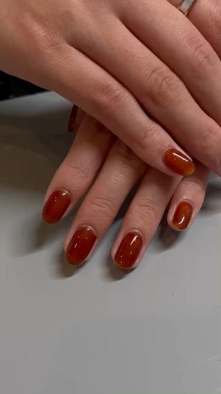 秋限定
Autumn syrup ネイル♡
秋らしいカラーがお洒落でとても可愛いです 