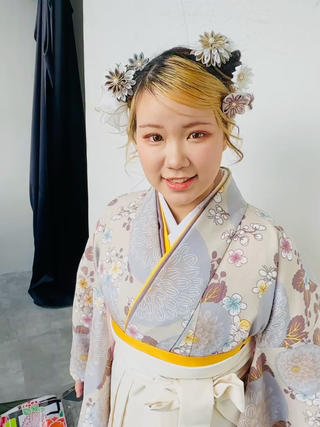 ヘアセット&袴お着付け
+¥5000でメイク追加できます
#卒業式 #卒業式ヘアセット #袴