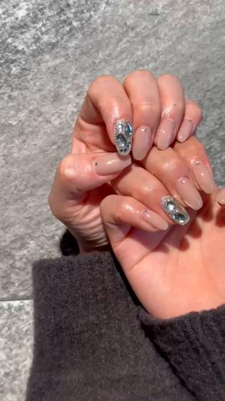 埋め尽くしデザイン
※埋め尽くし以外の指根元のストーンは500円 