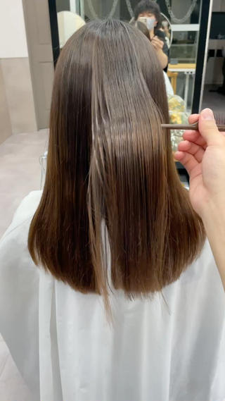 縮毛矯正、ストレートパーマ、中間からブリーチ3回履歴のお客様、うる艶トリートメントでサラサラに 