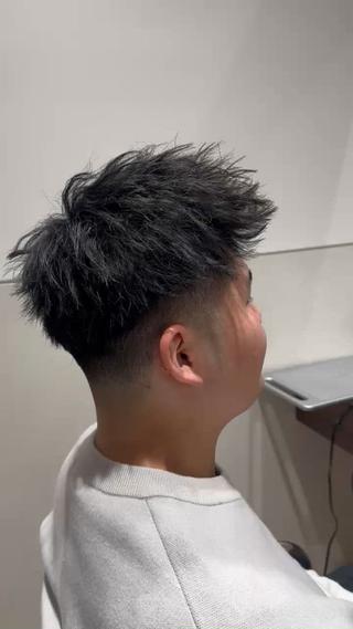 ジェットモヒカンスタイルとフェードで夏仕様に 