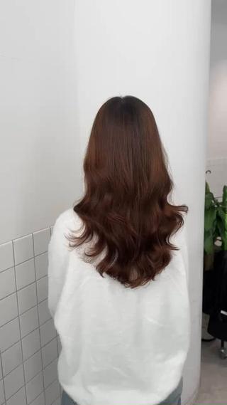 ミディアム パーマ ARMONY大阪店 コテ巻き風パーマのヘアスタイル