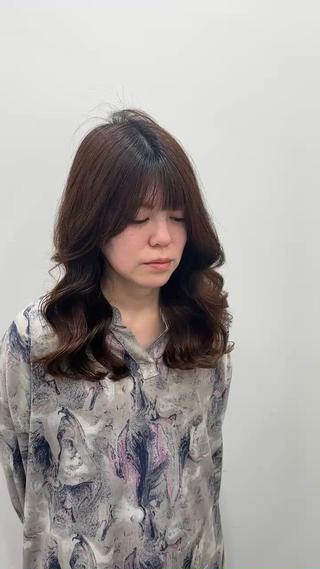 セミロング ARMONY大阪店 コテ巻き風パーマのヘアスタイル