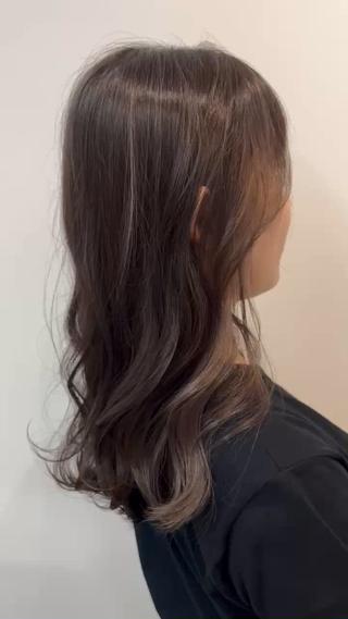 セミロング カラー 六本木🫧マツエク 望月彩音のヘアスタイル
