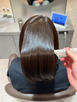 縮毛矯正COREMEトリートメントでサラッと艶髪にさせて頂きました
長時間の施術ありがとうございました 
