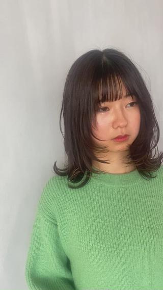 セミロング カラー TAI透明カラー 柔らかい縮毛矯正のヘアスタイル