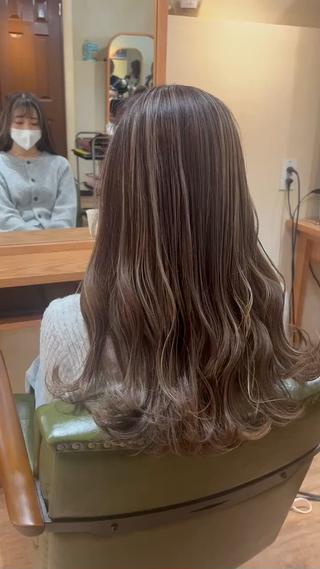 ロング カラー TAI透明カラー 柔らかい縮毛矯正のヘアスタイル