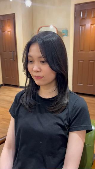 セミロング カラー TAI透明カラー 柔らかい縮毛矯正のヘアスタイル