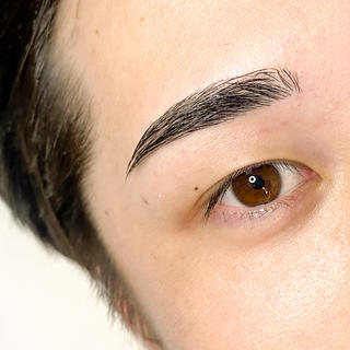 メンズ美眉スタイリング
ビフォアフター
月1メンテナンス、3回目

かなり綺麗になりました 