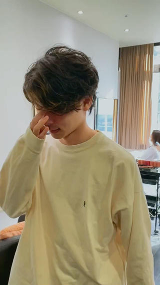 メンズのカット＋パーマのスタイルです。
パーマは＋¥8,250(初回の場合40％オフでさせていただきます。 