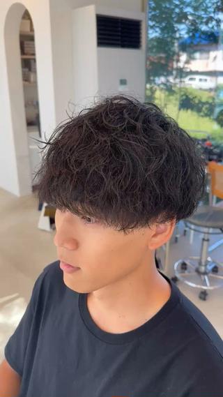 1ヶ月前のパーマを活かしたカットです!