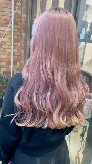 韓国アイドルみたいな
ピンクベージュ

淡いピンクベージュで秋っぽく♪
次のカラーにあまり支障がでないよう
淡めのピンクで残留色素を残さないよう
調合しました！

仕上げはゆる〜い韓国巻きで
Aラインのシルエットも可愛く！
前髪も韓国アイドルぽく！

屋外で撮影した時の画像です！

1番お安いクーポンご案内致します！

DMにて料金詳細お伝え致します⚐ﾞ

ご予約はホットペッパー又はお電話、DMより承っております！
お問い合わせのみでも可能ですので
是非1度ご連絡くださいませ

〒埼玉県さいたま市大宮区大門町2-86 田原ビル2F
☏�048-871-8337

#髪質改善#ピンクベージュ#ウルフカット#インナーカラー#エクステ#ヘアセット#ハイライト#ダブルカラー#イルミナカラー#縮毛矯正#カラー#ブリーチ#トリートメント#韓国#ヘッドスパ#学割U24#ケアブリーチ#バレイヤージュ#前髪#オージュア#カット#グラデーション#シールエクステ#髪質改善トリートメント#白髪#ブリーチ#大宮#サロンモデル #大宮ヘアセット#くびれ#ピンクベージュ 