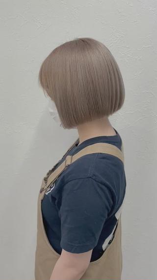 カットは切りっぱなしボブ--✄--
ハイトーンミルクティーカラー☆ 