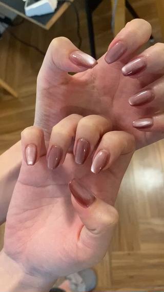 うるうるマグネットネイル♡
奥行き感のあるちゅるんとしたカラーが今大人気です！！ 