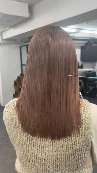 100%トリートメント成分で出来ているため、ダメージゼロでこのツヤ感と収まり感！！
持ちは1ヶ月続きます！！♡
本当におすすめなので梅雨時期、湿気の時期前にぜひ！ 