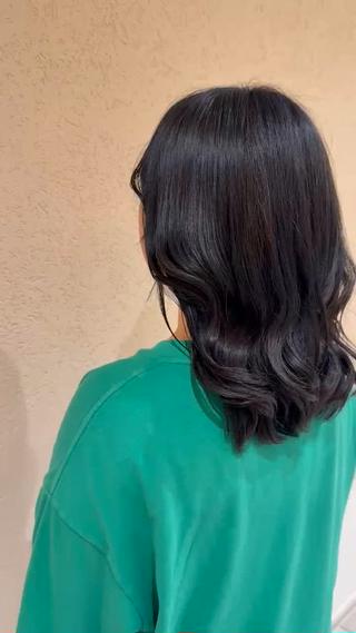 ミディアム 緑川 莉緒のヘアスタイル
