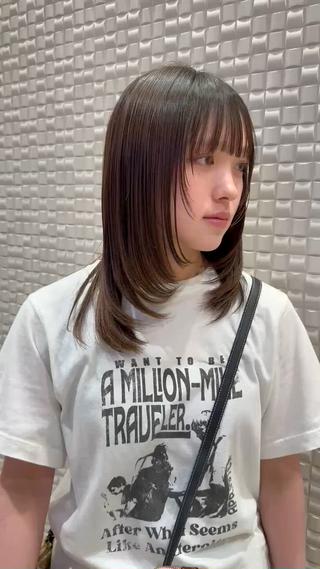 ミディアム 緑川 莉緒のヘアスタイル