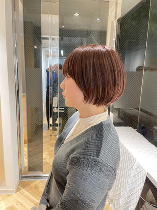 重めのショートボブスタイル