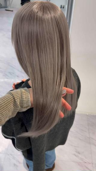 greige

[ハッシュカット/ダブルカラー/インナーカラー/イヤリングカラー/イルミナカラー/くすみカラー/ハイトーンカラー/デザインカラー/ルーツカラー/ケアブリーチ/ブリーチ/カット/前髪/髪質改善トリートメント/ブリーチカラー/髪質改善/レイヤーカット/学割U24/グレージュ/ミルクティーベージュ］ 