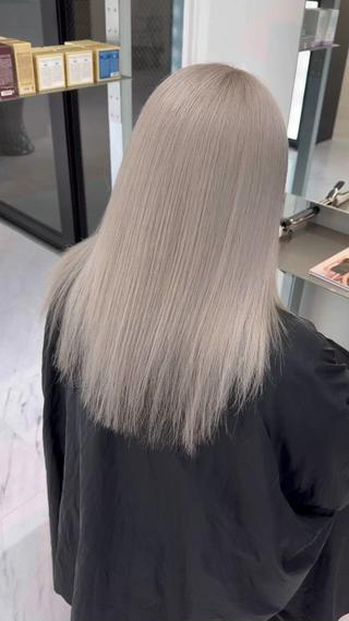 white

[ホワイトカラー/ホワイトミルクティー/ダブルカラー/インナーカラー/イヤリングカラー/イルミナカラー/くすみカラー/ハイトーンカラー/デザインカラー/ルーツカラー/ケアブリーチ/ブリーチ/カット/前髪/髪質改善トリートメント/ブリーチカラー/髪質改善/レイヤーカット/学割U24/グレージュ/ミルクティーベージュ］ 