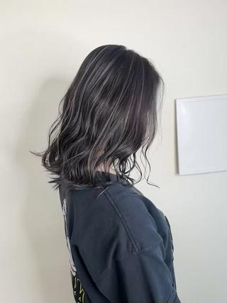 ミディアム カラー ハイライトカラー✨ グレージュ✨鎌倉光洋のヘアスタイル