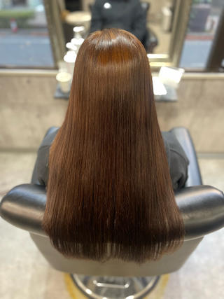 ドライだけでツヤツヤ髪へ
縮毛矯正で癖を伸ばすことで朝のアイロンも無くなり、
支度が楽になります♡ 