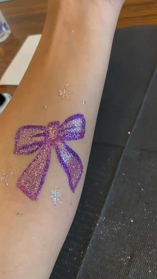 夏限定メニュー
キラキラボディジュエリー 