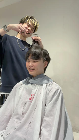 マッシュ　襟足短め
施術中の動画です
instagramに音ありフルで載ってます！
@kikuchi__sota 