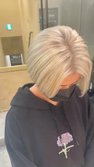 ショート カラー ウルフカット レイヤーカット上柿のヘアスタイル