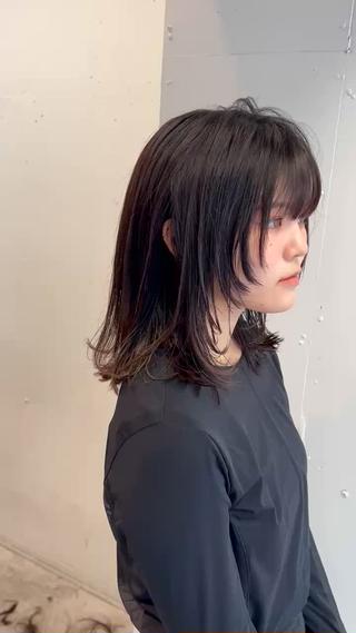 ミディアム ウルフカット レイヤーカット上柿のヘアスタイル