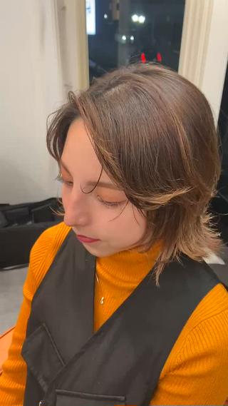 ミディアム カラー ウルフカット レイヤーカット上柿のヘアスタイル