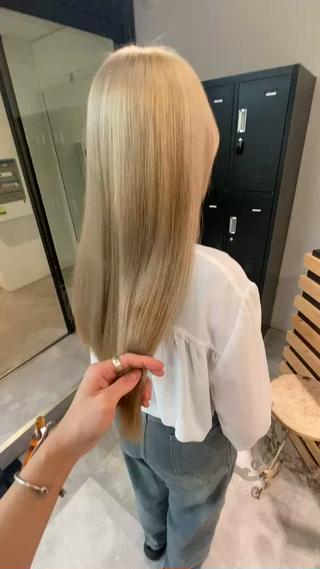 ミディアム カラー ウルフカット レイヤーカット上柿のヘアスタイル