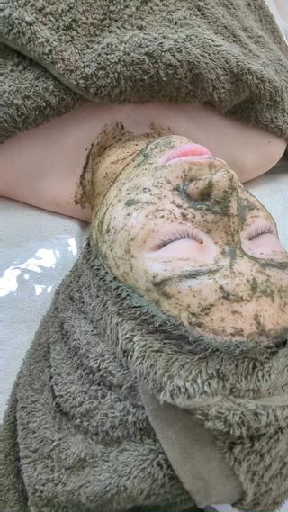 ハーブ拭き取るとつるんとツヤ肌に♪