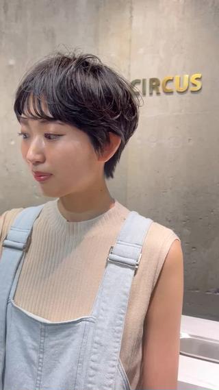 トップはふわっと
前髪は束間を 