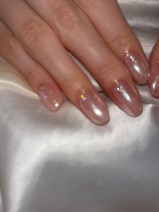 White & Pink aurora✮*̣̩⋆̩


ピンクをベースに、ホワイトのオーロラパウダーでキラキラに⟡.*
イルミネーションにピッタリなキラちゅるネイル♡
光の当たり方によって輝き方も変わるので、手を動かしたくなってしまいます
 