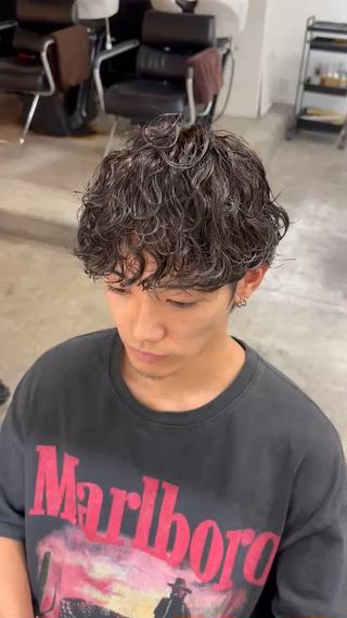 after
波巻きパーマ大人気オーダーです
カッコイイしか作れません
パーマスタイル大得意なので是非お任せください
#メンズカット#メンズヘア#メンズパーマ#メンズカラー#センターパート#ハンサムショート#メンズミディアム#メンズボブ#波巻き#波巻きスパイラル#波巻きパーマ#スパイラルパーマ#ツイストスパイラル#ウルフカット#無造作パーマ#横浜美容室#関内美容室#横浜#関内