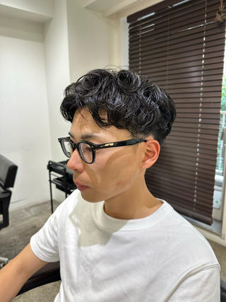 after バッサリカットしました
オシャレ度がぐんと増して、スッキリイメチェンです
カッコイイしか作れません
パーマスタイル大得意なので是非お任せください
#メンズカット#メンズヘア#メンズパーマ#メンズカラー#センターパート#ハンサムショート#メンズミディアム#メンズボブ#波巻き#波巻きスパイラル#波巻きパーマ#スパイラルパーマ#ツイストスパイラル#ウルフカット#無造作パーマ#横浜美容室#関内美容室#横浜#関内
