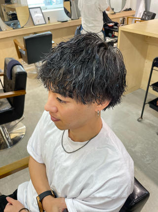 ショート パーマ メンズ マエダ リョウのヘアスタイル